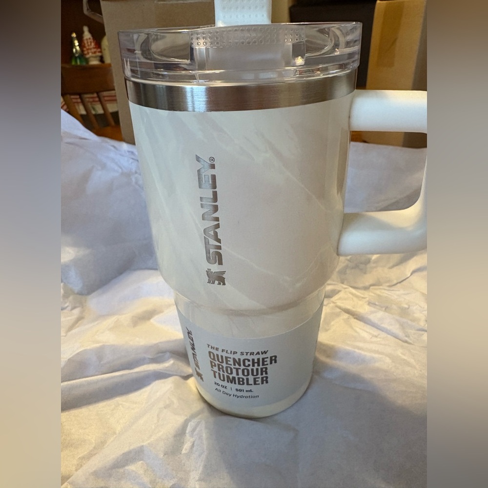 Stanley The Flip Straw Quencher Pro Tour
Tumbler. , 20 ounce , stainless steel,